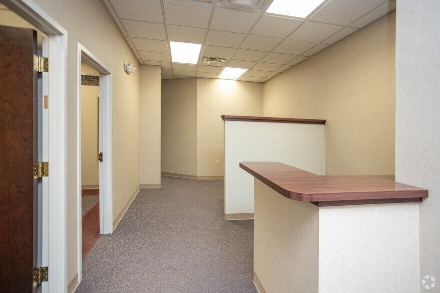 More Photos Of 205 W Market St, Lima Office For Sale