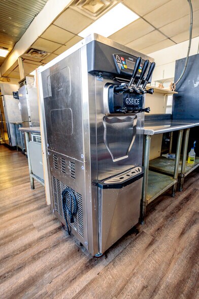More Photos Of 15908 Main St, Town Creek General Retail For Sale