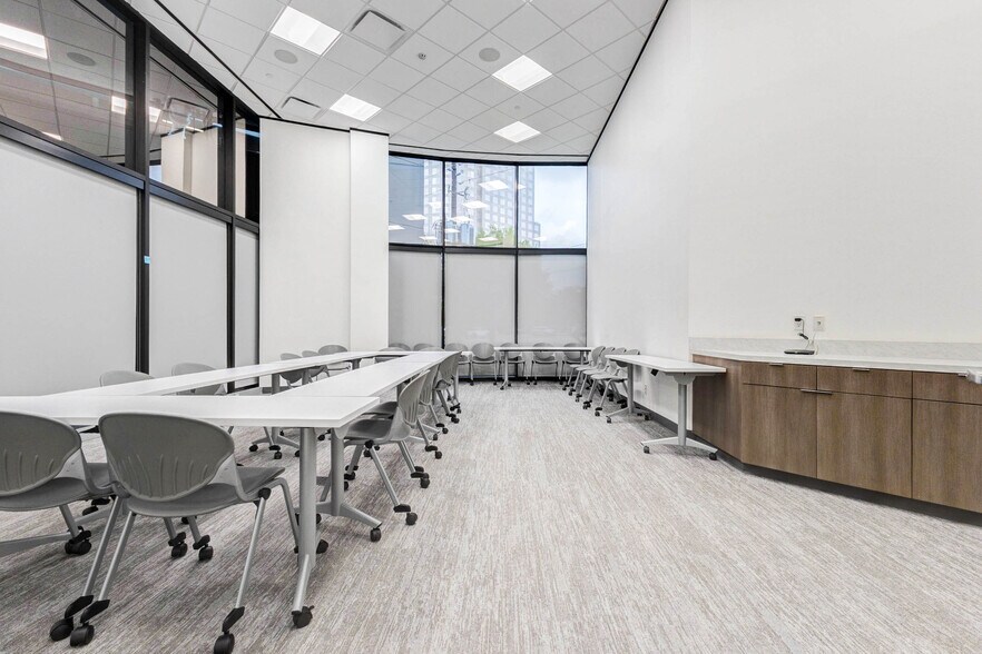 More Photos Of 1800 Bering Dr, Houston Office For Lease