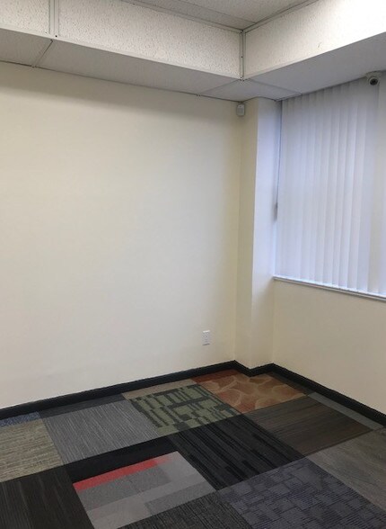 More Photos Of 350 Northern Blvd, Great Neck Office For Lease