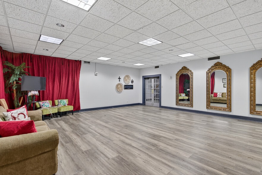 More Photos Of 147 Hurst Blvd, Hurst Religious Facility For Sale