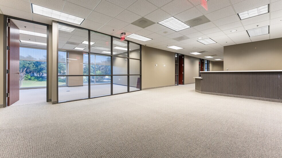 More Photos Of 9101 Lyndon B Johnson Fwy, Dallas Office For Lease