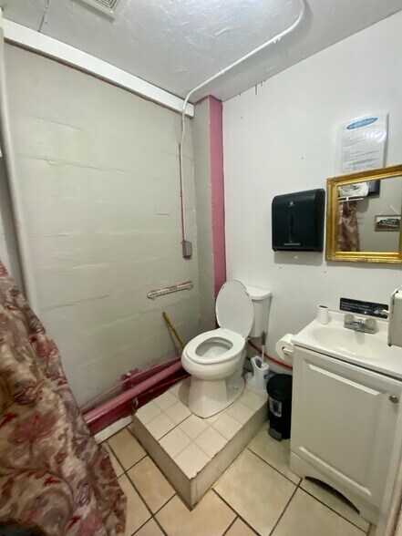 More Photos Of 6199 39th St, Groves Office For Sale