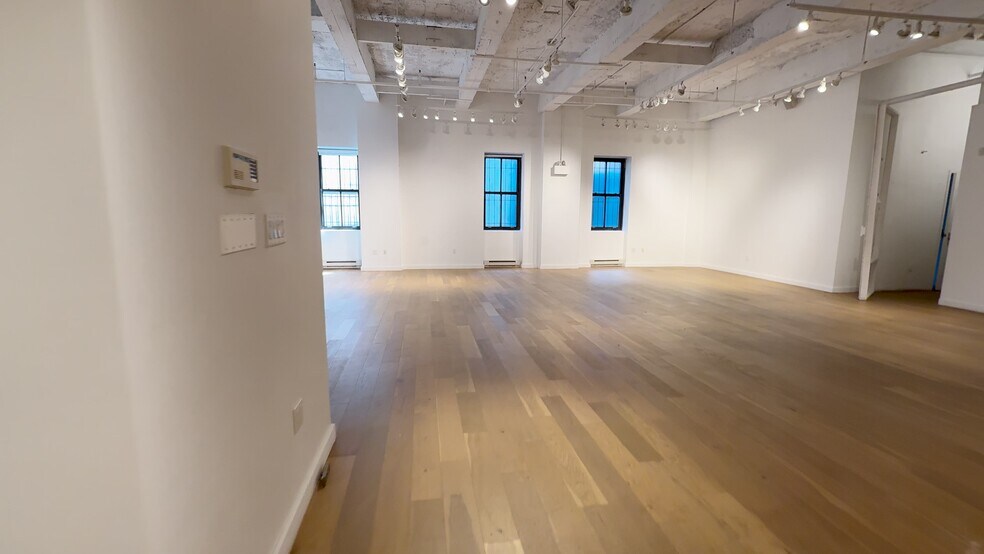 More Photos Of 40 W 34th St, New York General Retail For Lease