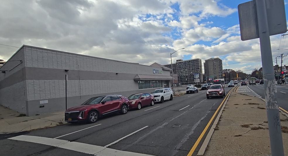 More Photos Of 15802 Union Tpke, Flushing Freestanding For Lease