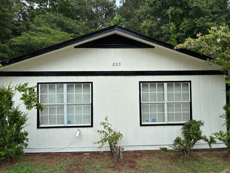 Primary Photo Of 205 Glenview Ter, Winder Multifamily For Sale