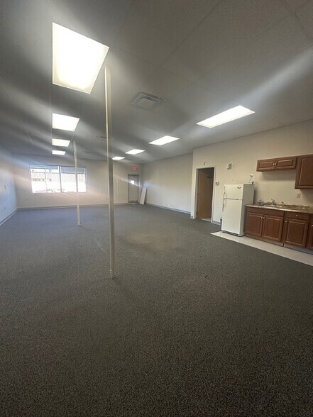 More Photos Of 100 Sebethe Dr, Cromwell Light Distribution For Lease
