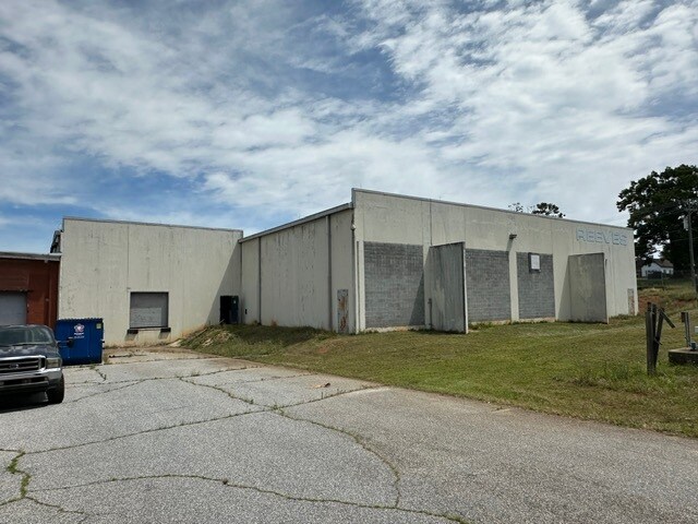 More Photos Of 604 S Alabama Ave, Chesnee Warehouse For Lease