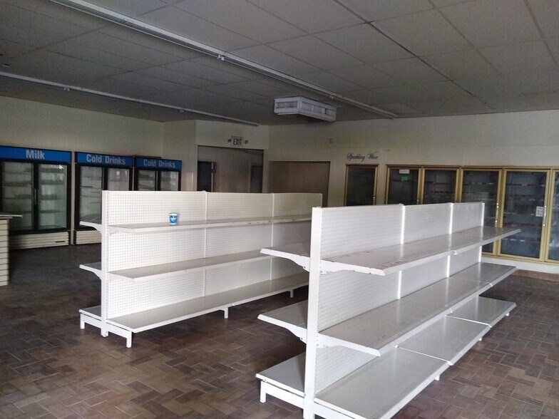 More Photos Of 1637 Stockbridge Rd, Jonesboro Storefront Retail Office For Sale