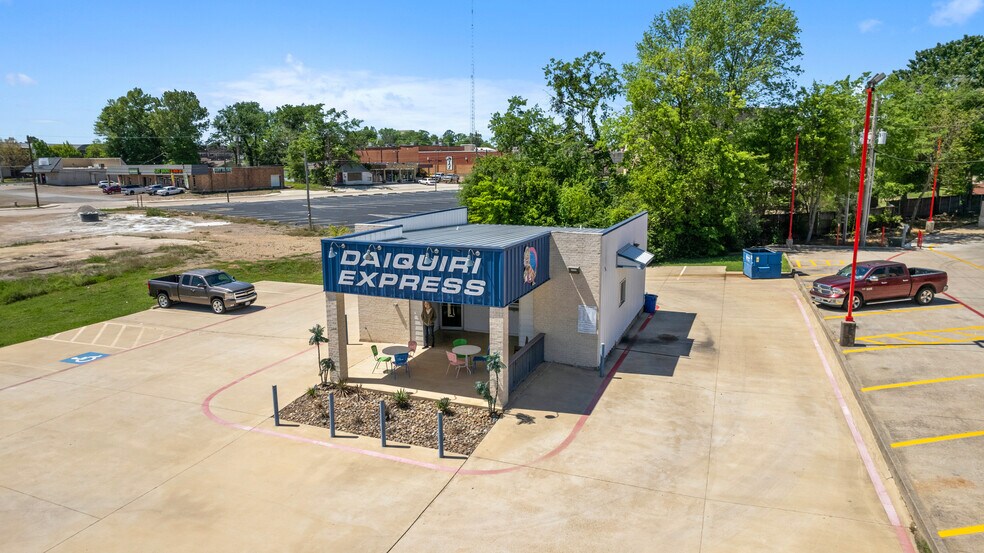 More Photos Of 207 N Henderson Blvd, Kilgore Storefront For Lease