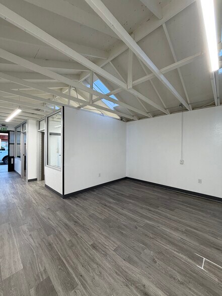 More Photos Of 2116-2118 28th St, Sacramento Office Residential For Lease