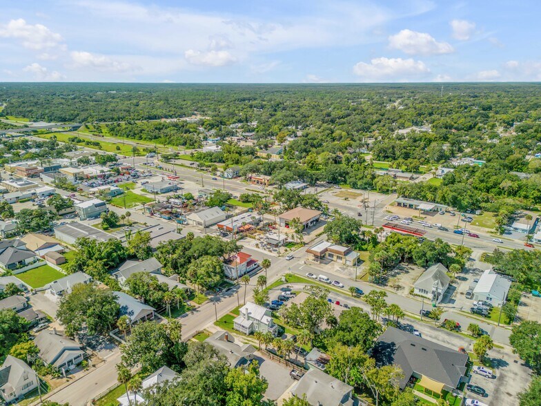 More Photos Of 218 N Orange St, New Smyrna Beach Freestanding For Sale