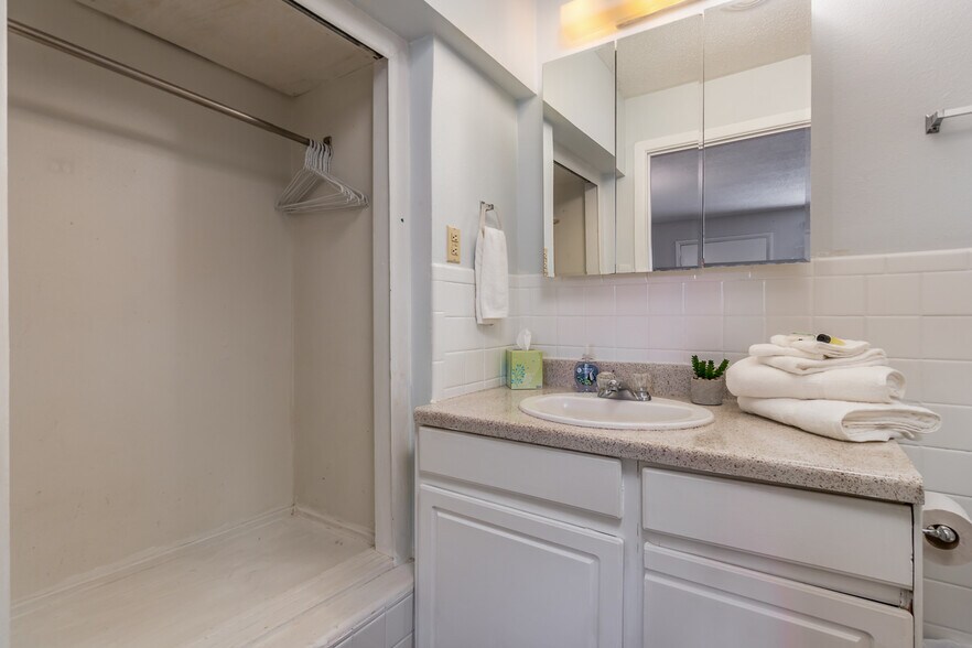 More Photos Of 912 N Hwy 87, Tulia Hotel For Sale