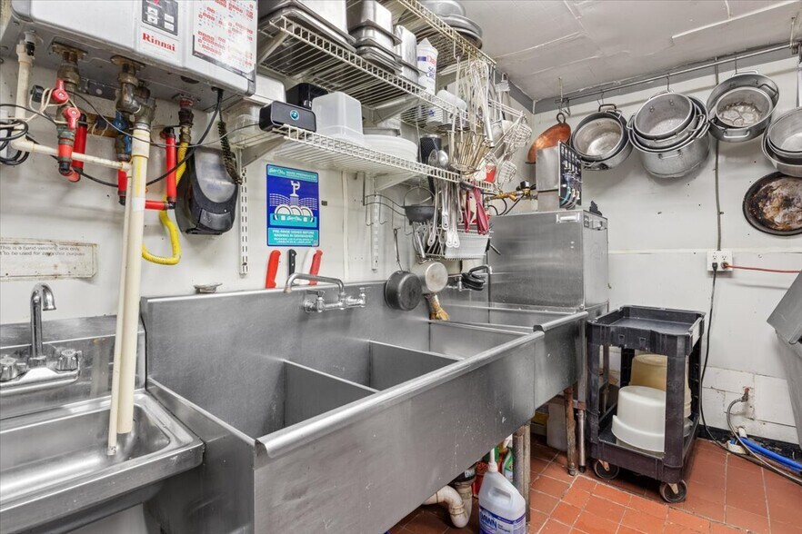 More Photos Of 495 Van Alstyne Pky, Van Alstyne Restaurant For Sale