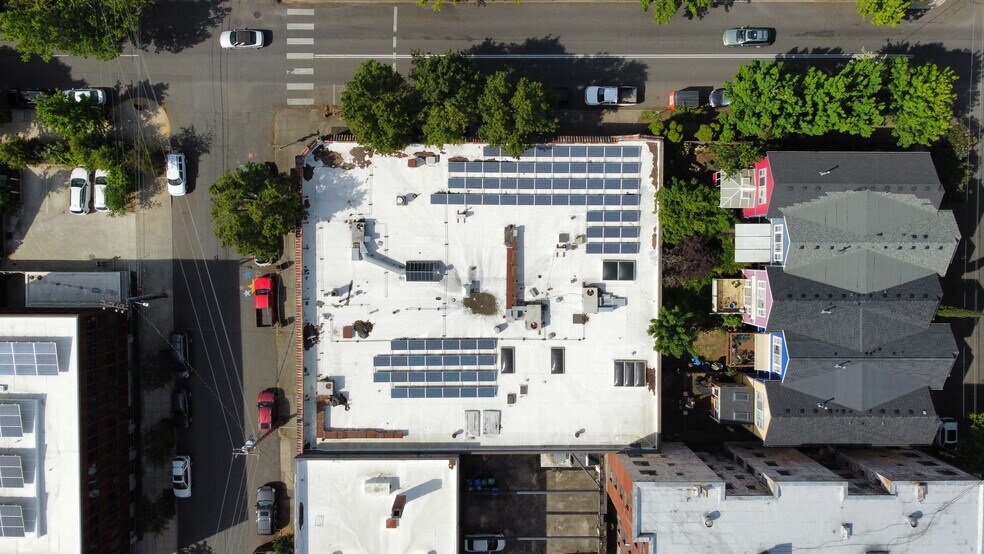 More Photos Of 1400-1416 SE Morrison St, Portland Storefront For Sale