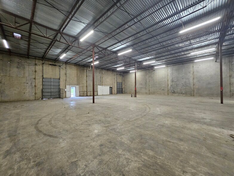 More Photos Of 157 Lone Star Blvd, San Antonio Warehouse For Lease