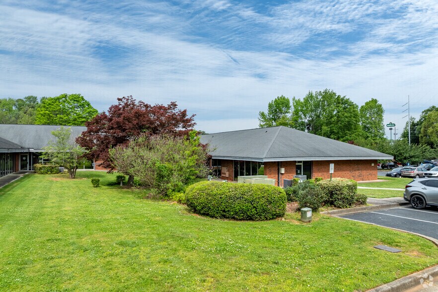 More Photos Of 1400 Montreal Rd, Tucker Medical For Sale