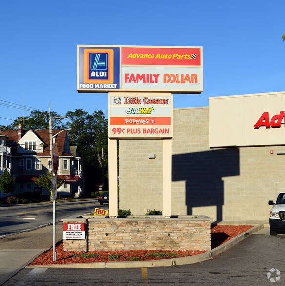 More Photos Of 539 Smith St, Providence Unknown For Lease