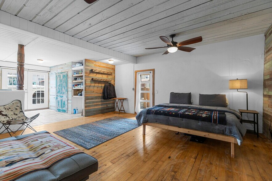 More Photos Of 206 W Murphy St, Alpine Specialty For Sale