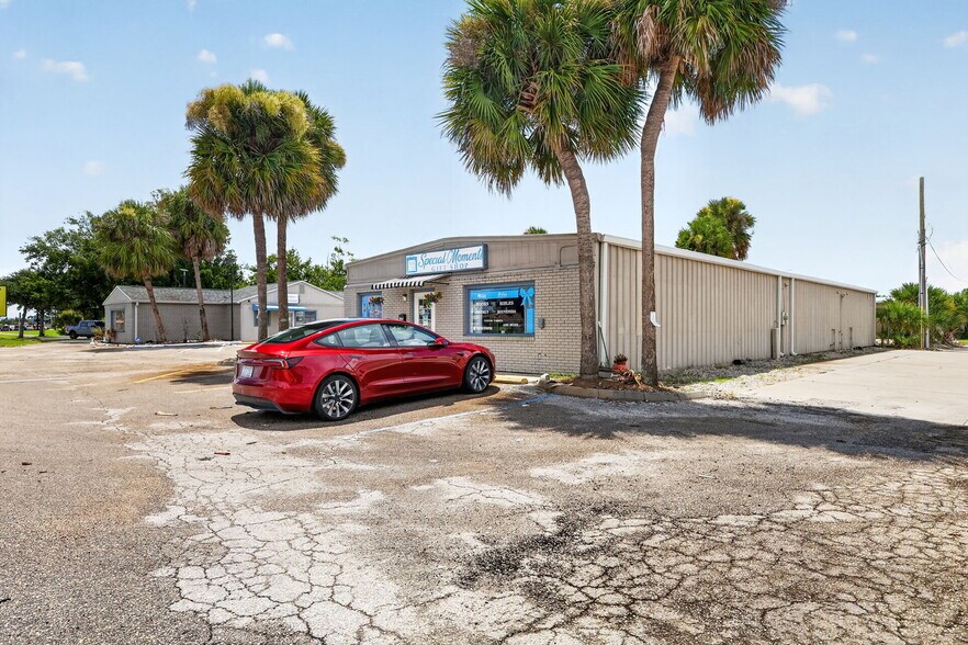 More Photos Of 3207-3229 13th St, Saint Cloud General Retail For Sale