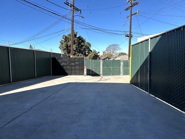More Photos Of 6819 West Blvd, Inglewood Warehouse For Lease