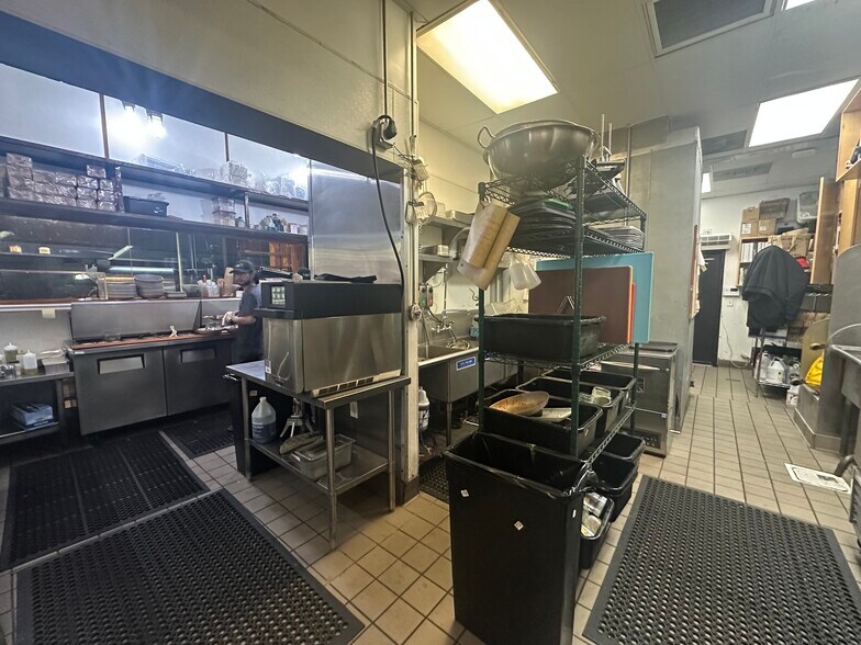 More Photos Of 8422-8428 W 3rd St, Los Angeles Restaurant For Lease