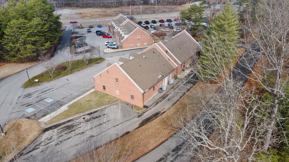More Photos Of 114 Parliament Dr, Maryville Medical For Sale