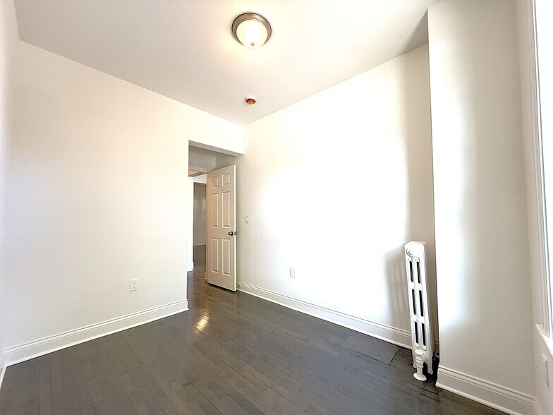 More Photos Of 2905 N Bartlett Ave, Milwaukee Apartments For Sale