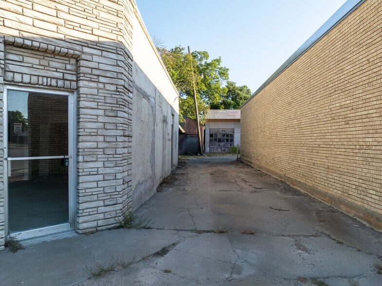 More Photos Of 231 E Elm St, Hillsboro Loft Creative Space For Lease