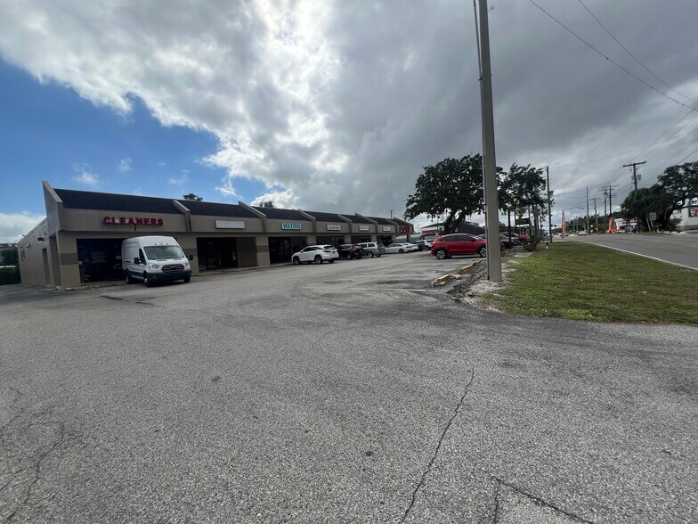 More Photos Of 111-123 N Kings Ave, Brandon Storefront Retail Office For Lease