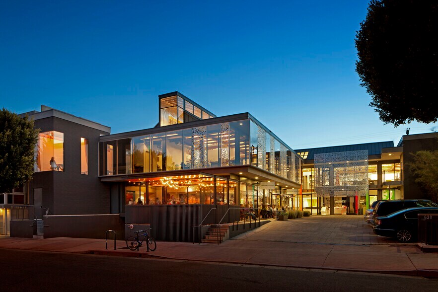 Primary Photo Of 639-641 N Larchmont Blvd, Los Angeles Loft Creative Space For Lease