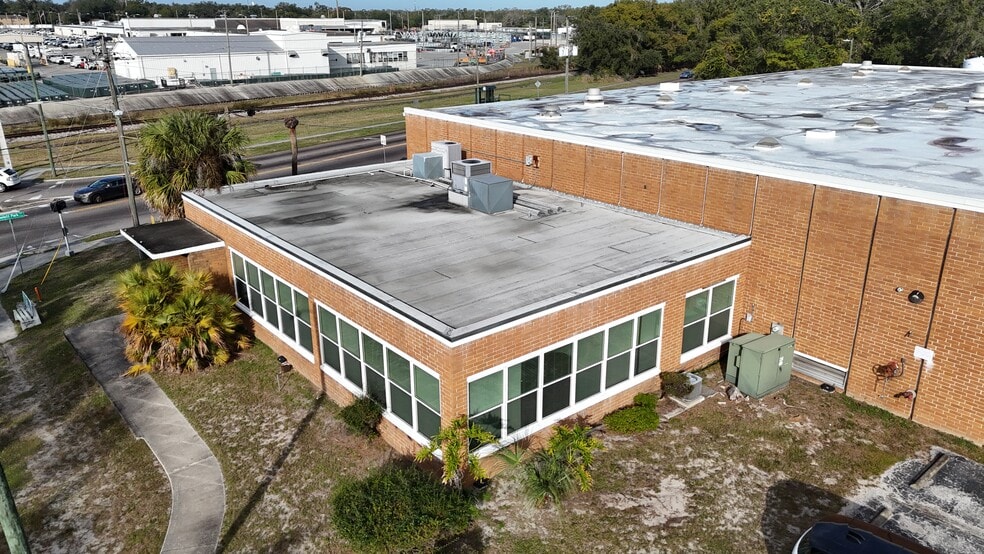 More Photos Of 2902 E Sligh Ave, Tampa Warehouse For Lease
