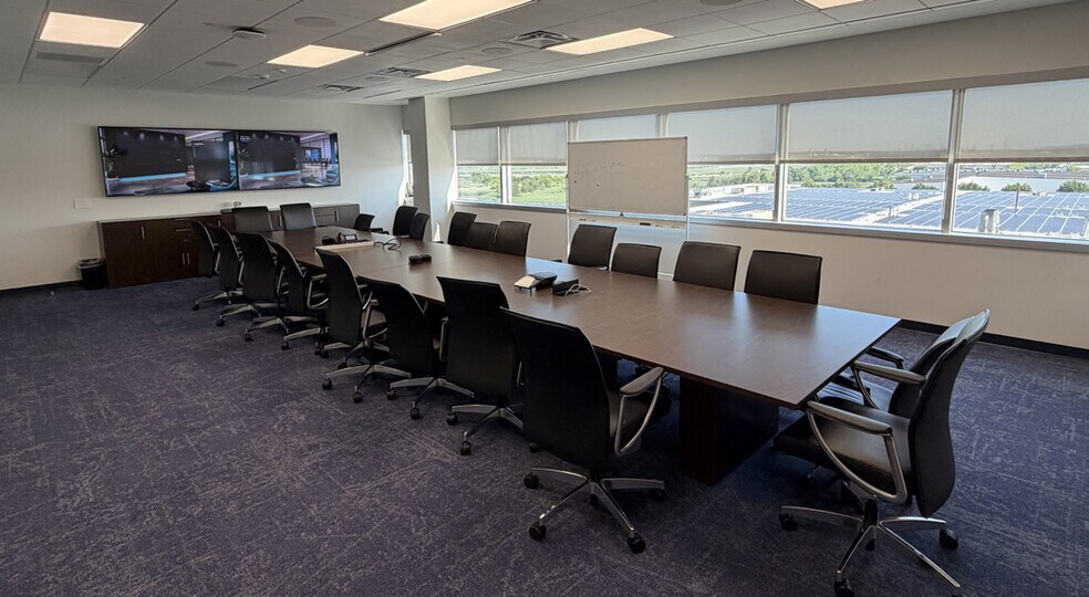 More Photos Of 5901 West Side Ave, North Bergen Office For Lease