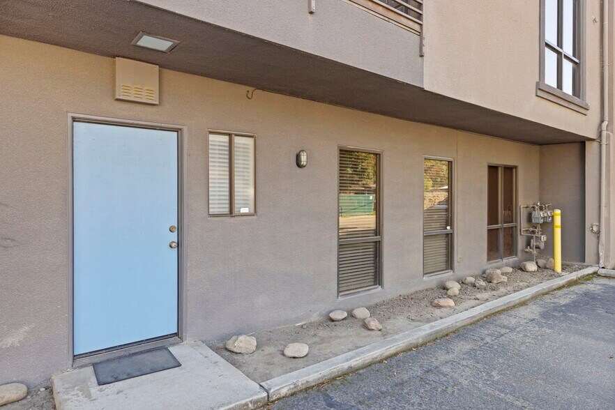 More Photos Of 1606 W Mineral King Ave, Visalia Office For Sale