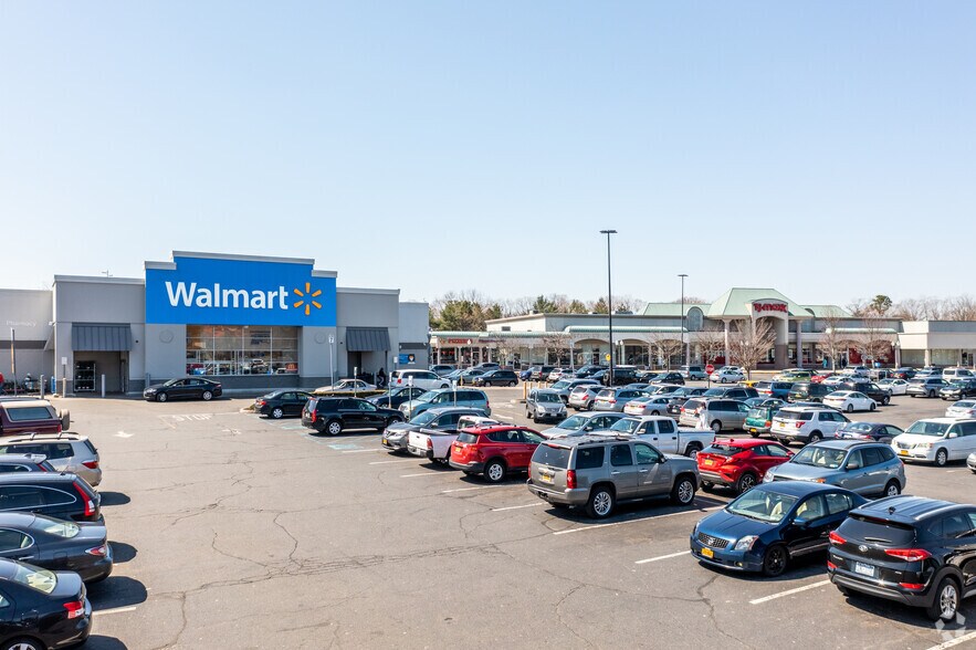 More Photos Of 1750 Veterans Memorial Hwy, Islandia Freestanding For Lease