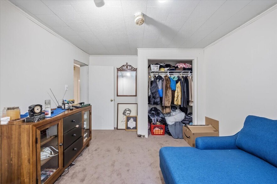 More Photos Of 402 W Moorestown Rd, Nazareth Medical For Sale