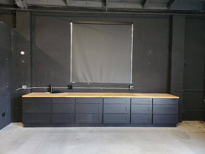 More Photos Of 2020 Placentia Ave, Costa Mesa Manufacturing For Lease