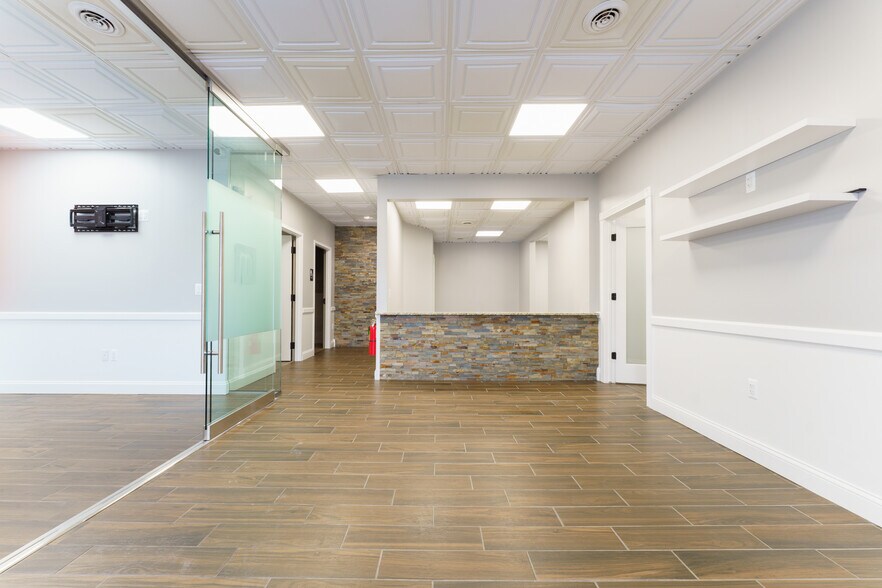 More Photos Of 315 W North St, Brighton Medical For Lease