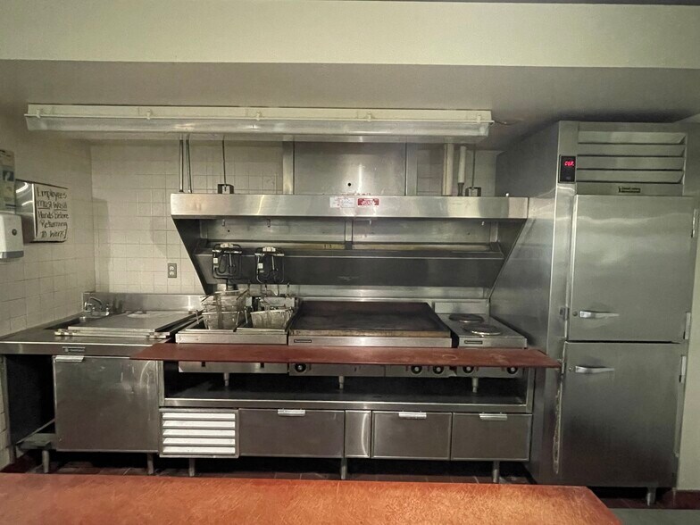 More Photos Of 1 Energy Pl, Pensacola Office For Sale