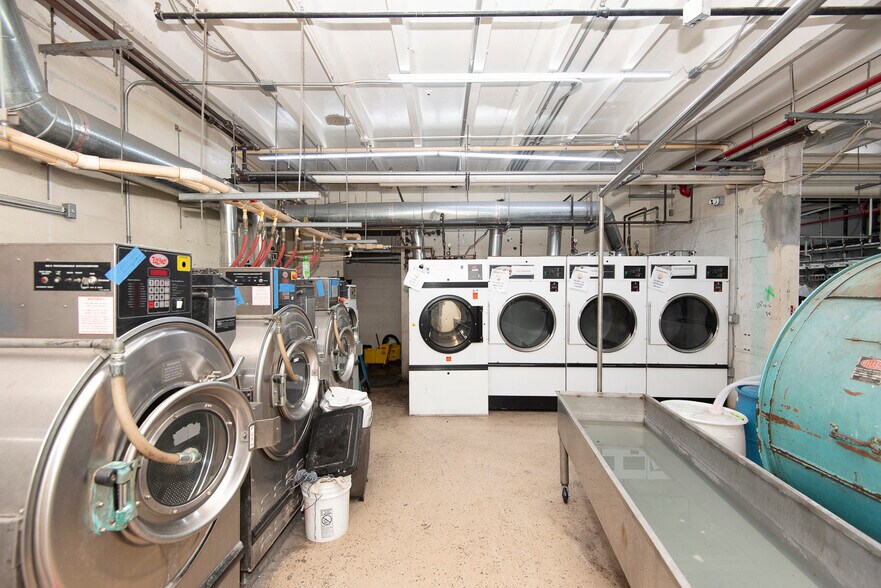 More Photos Of 133 Main St, Daytona Beach Freestanding For Sale