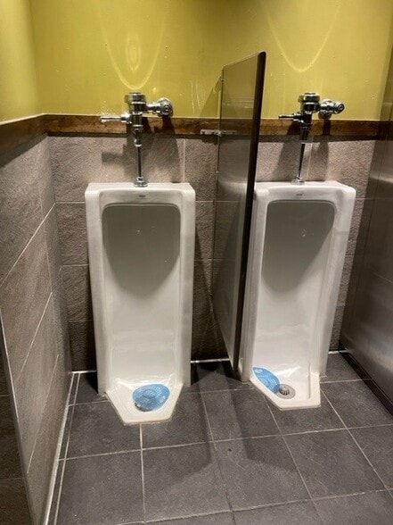 More Photos Of 649 Lake Cook Rd, Deerfield Restaurant For Lease