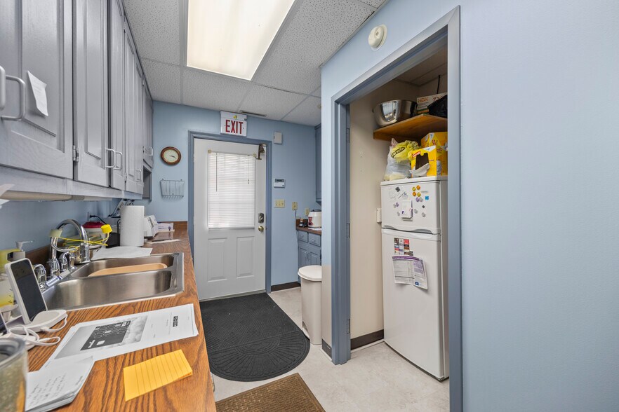 More Photos Of 18 E Main St, Seville Medical For Sale