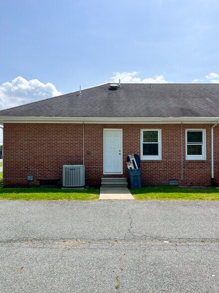 More Photos Of 609 Dutchmans Ln, Easton Office For Sale