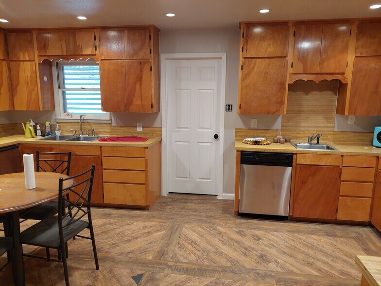 More Photos Of 15210 Northwest Blvd, Corpus Christi Office Residential For Sale