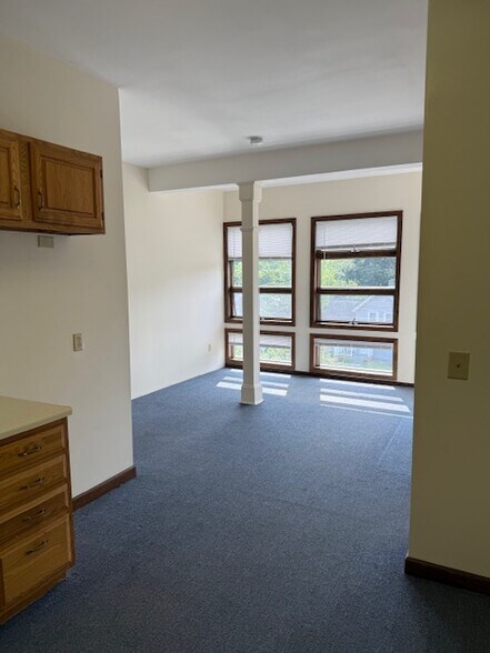 More Photos Of 21 Mohawk Trl, Greenfield Unknown For Lease