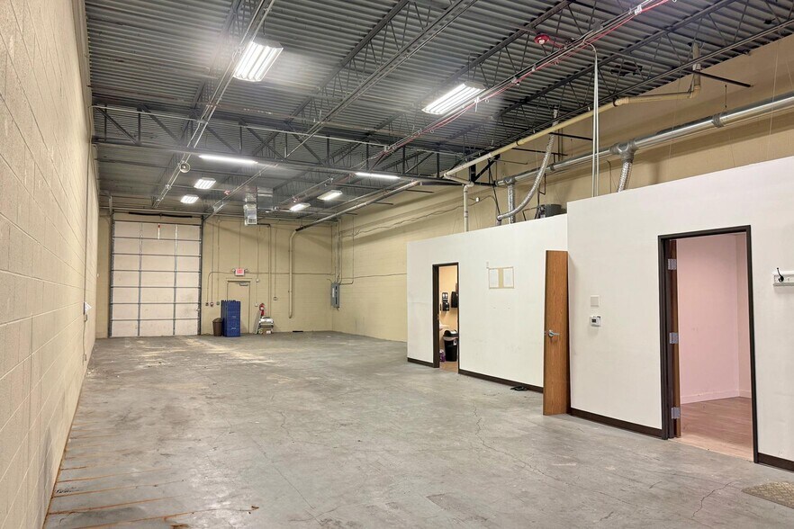 More Photos Of 3901-3913 Varsity Dr, Ann Arbor Warehouse For Lease