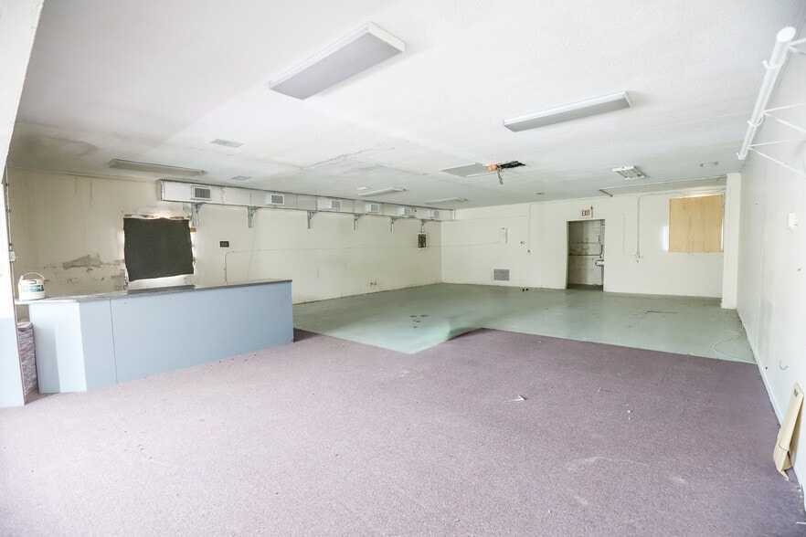 More Photos Of 2803 NW 6th St, Gainesville Freestanding For Lease