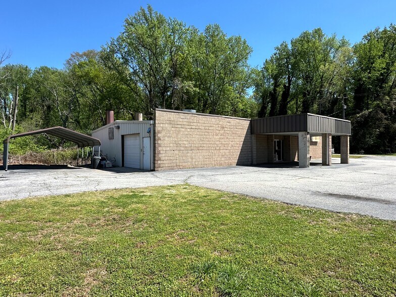 More Photos Of 328 Dupont Dr, Greenville Flex For Sale