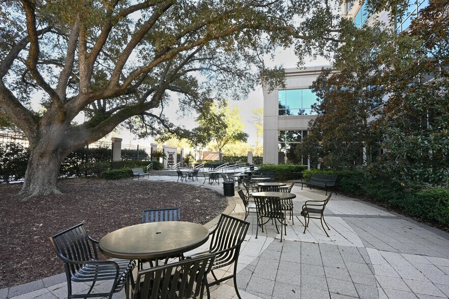 More Photos Of 4171 Essen Ln, Baton Rouge Office For Lease