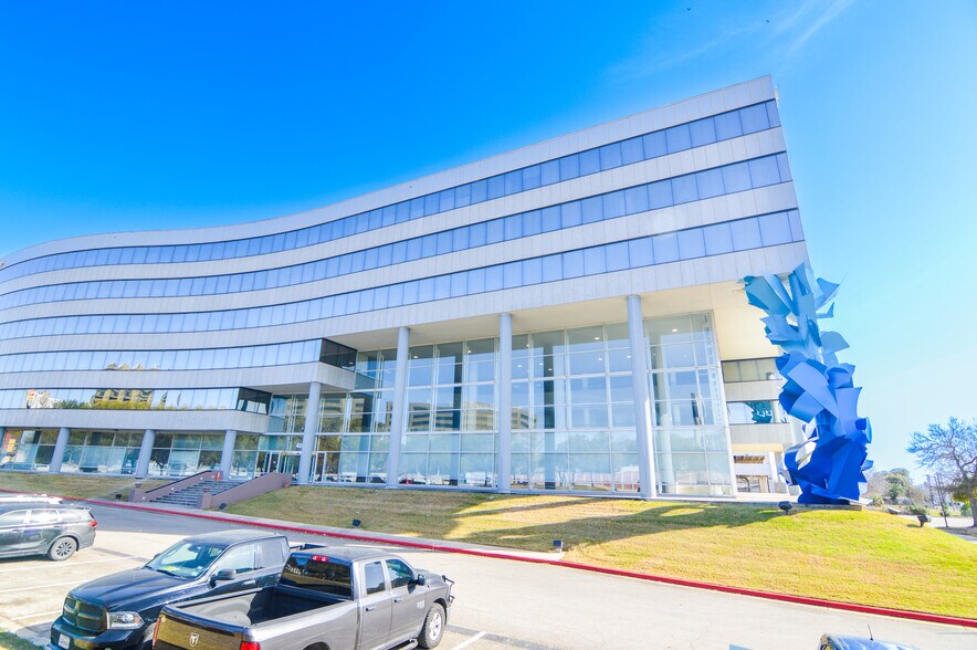 More Photos Of 40 NE Loop 410, San Antonio Office For Sale